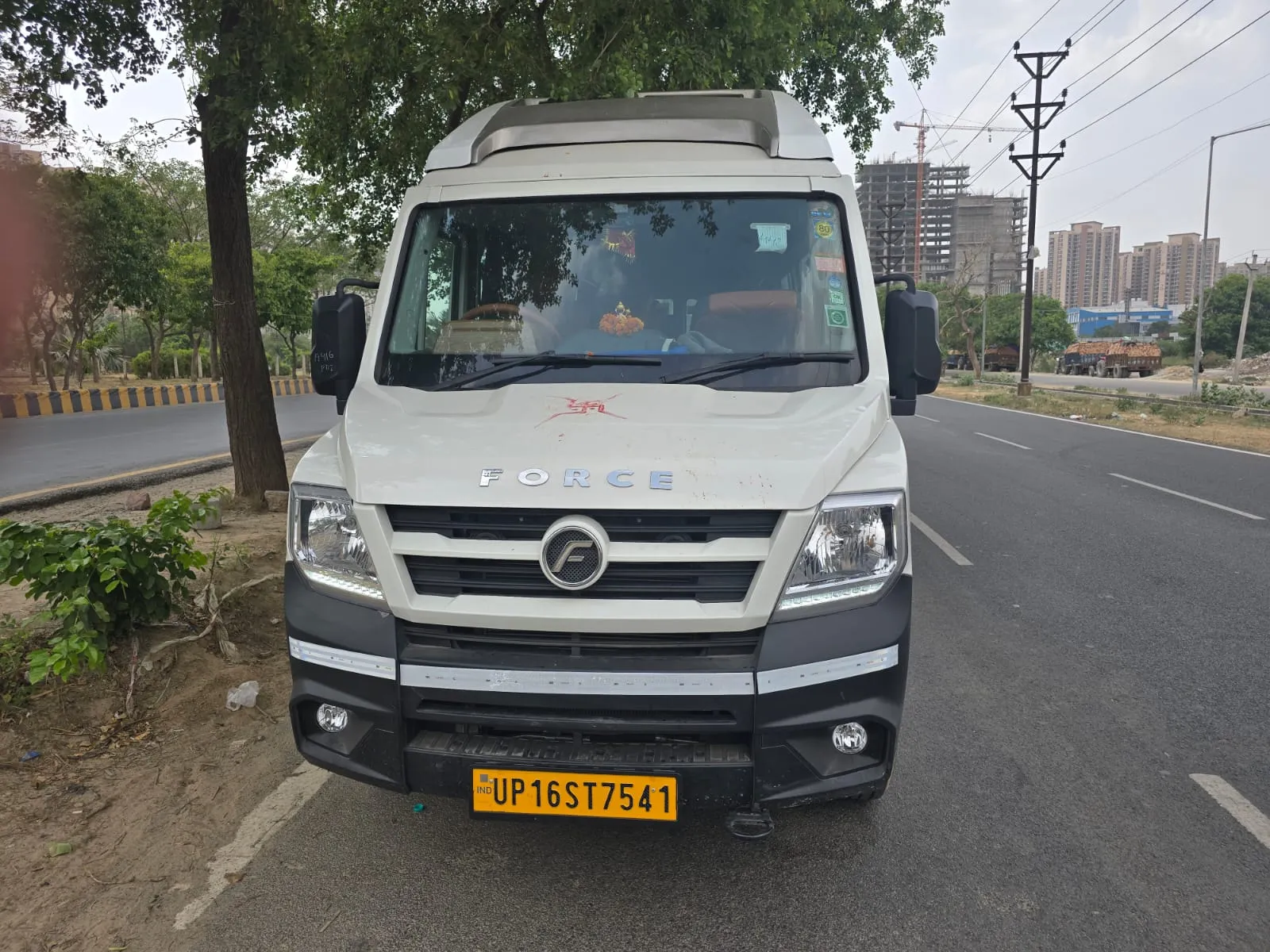 Force Traveller side exterior profile